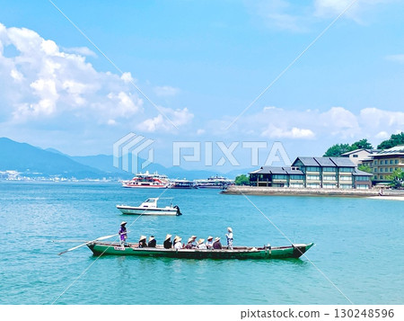Boats and sightseeing boats crossing the seas of Miyajima Boats and sightseeing boats crossing the seas of Miyajima 130248596