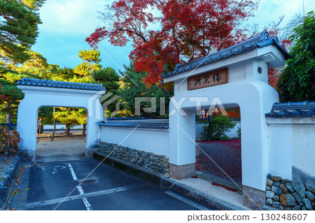 萬福寺的楓葉鮮紅 萬福寺的楓葉鮮紅 130248607