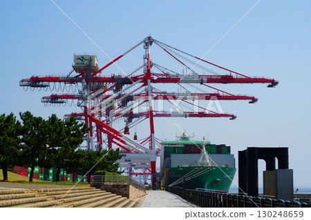 Container wharf crane 130248659