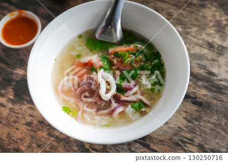 Street food, Asia, breakfast, seafood porridge, fish, shrimp, ginger, Street food, Asia, breakfast, seafood porridge, fish, shrimp, ginger, 130250716