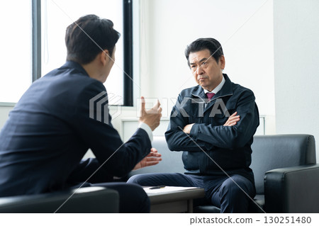 Senior businessman receiving sales 130251480