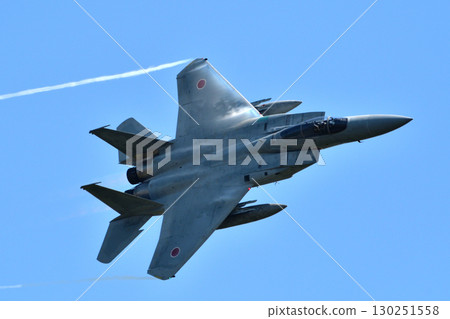 F-15J 被彩虹色的蒸氣覆蓋 130251558