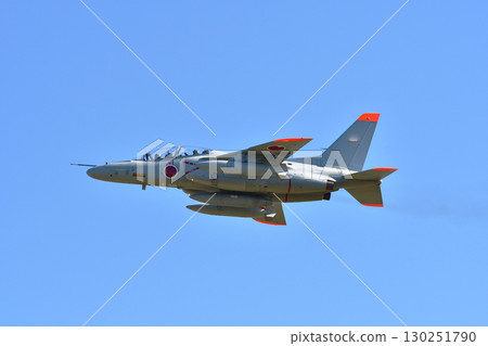 T-4教練機翱翔藍天 130251790