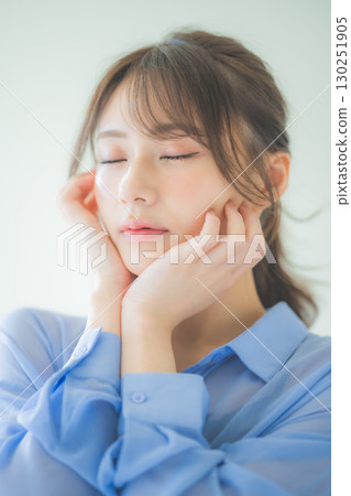 Elegant woman portrait Elegant woman portrait 130251905