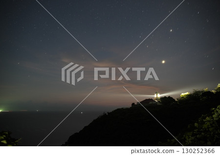 島根縣松江市黎明前的美保關燈塔 島根縣松江市黎明前的美保關燈塔 130252366