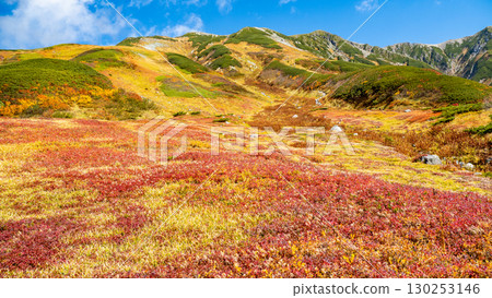 秋天從奧大日山看到的山脈 130253146