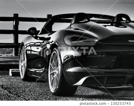 閃亮的黑色敞篷車 130253743