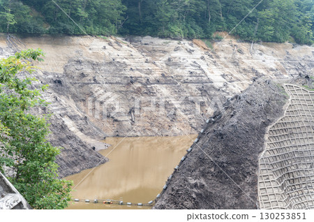 A view of Iwadozawa Dam when it is dry 130253851