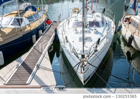 Beautiful yacht and modern boat docked at the sea port in Ostend, Belgien. 130255365