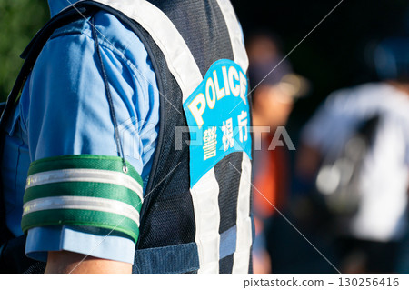 一名警察 130256416