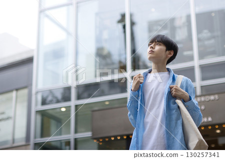 Young men walking in the city 130257341