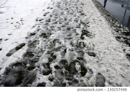Sidewalk is not cleaned after snowfall 130257496