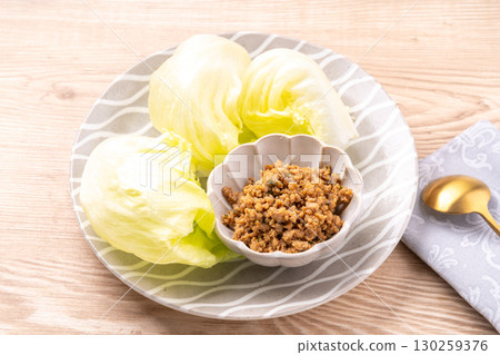 生菜包肉和味噌 生菜包肉和味噌 130259376