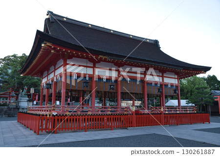 稻荷神社：從神社內看到的外殿 3 130261887