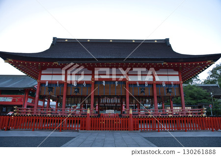 稻荷神社：從神社內看到的外殿 4 130261888