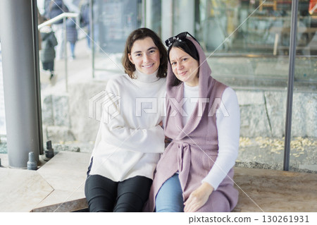 Foreign woman soaking in a foot bath Mother and daughter 130261931