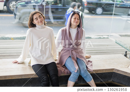 外國女子泡足浴 母女 外國女子泡足浴 母女 130261958