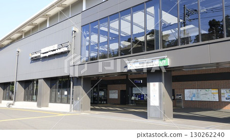 Hazawa Yokohama-Kokudai Station, a transfer station for the Sagami Railway Shin-Yokohama Line and the JR Tokaido Line freight branch line 130262240