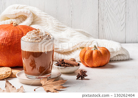 Pumpkin Spice Latte, autumn coffee drink Pumpkin Spice Latte, autumn coffee drink 130262404