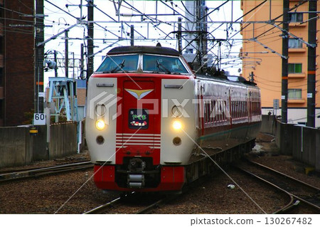 To Izumo country where Yakumo stands on a high-speed run utilizing the pendulum type... "Limited Express Yakumo" 381 series 130267482