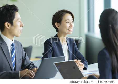 Business people having a meeting Business people having a meeting 130268560
