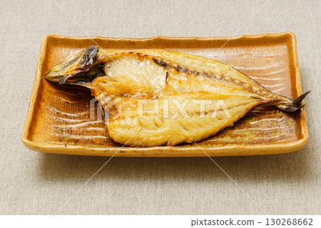 經典日本料理：烤竹莢魚片 130268662