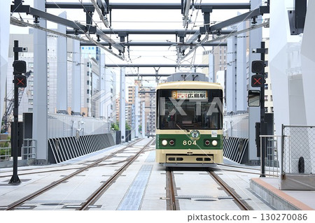 [Hiroshima Electric Railway] 800 Series Line 6 (Main Line: Hiroshima Station Stop) 130270086