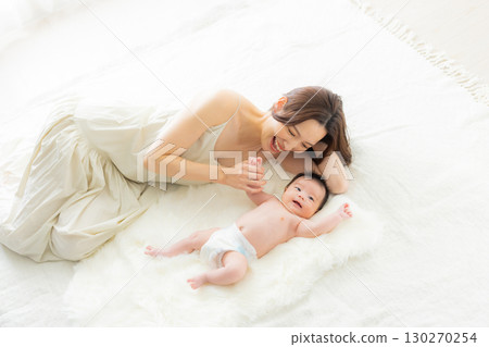 寶貝和媽媽 130270254