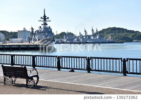從橫須賀港公園可以看到軍艦 從橫須賀港公園可以看到軍艦 130271062