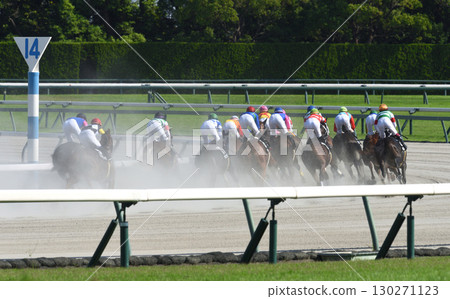 Chukyo dirt race in scorching heat 130271123