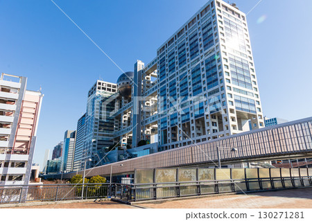 從Symbol Promenade公園看到的富士電視台(台場) 從Symbol Promenade公園看到的富士電視台(台場) 130271281