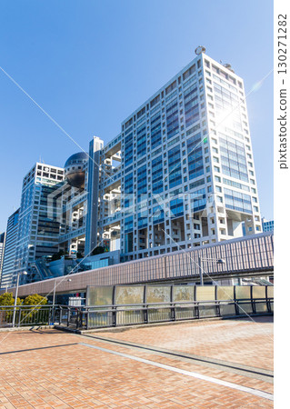 從Symbol Promenade公園看到的富士電視台(台場) 從Symbol Promenade公園看到的富士電視台(台場) 130271282