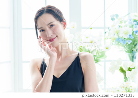 Woman portrait beauty flower 130271333