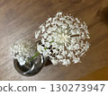 花瓶裡的白色蕾絲花 130273947
