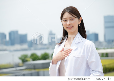 A woman in a white coat 130275018