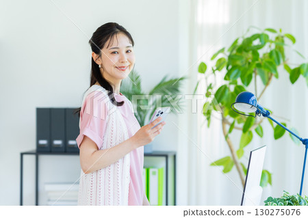 Business woman working in the office Business woman working in the office 130275076
