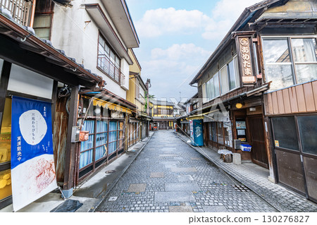 埼玉縣川越市人氣觀光勝地，陽光明媚的柏屋橫丁 130276827