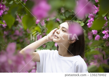 Bougainvillea and a cute woman Bougainvillea and a cute woman 130278402