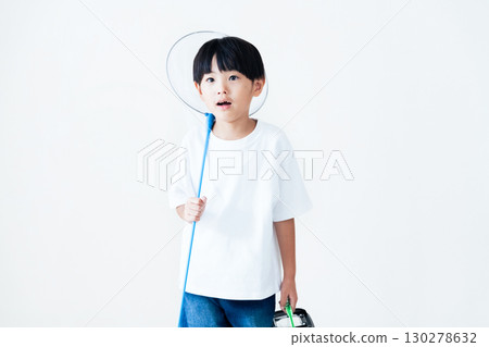 拿著蝴蝶網的男孩 130278632