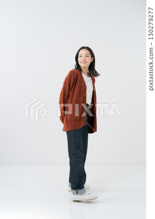 Woman wearing a knitted cardigan 130279277