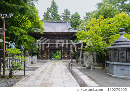 Takao-san Yakuo-in Temple Gate, Hachioji City, Tokyo 130279305