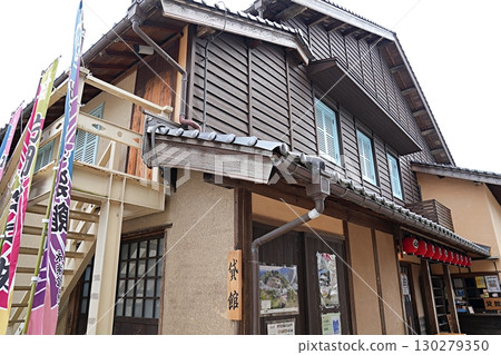 兵庫縣出石市的出石永樂館(入口,初夏) 兵庫縣出石市的出石永樂館(入口,初夏) 130279350