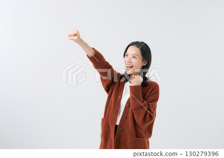 Woman wearing a knitted cardigan 130279396