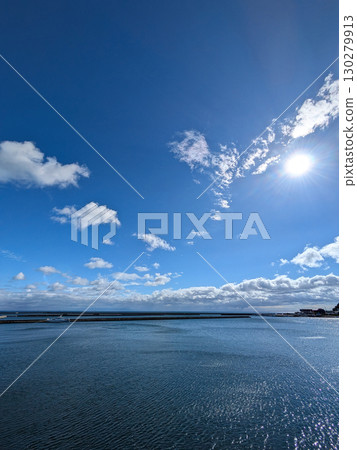 Sea illuminated by the sun 130279913