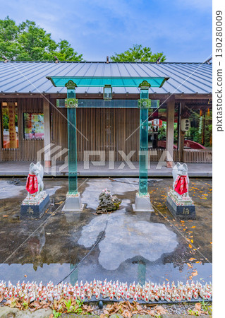 [鹿兒島縣] 以玻璃鳥居聞名的新德稻荷神社 130280009