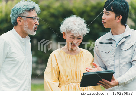 Senior couple and contractor Senior couple and contractor 130280958