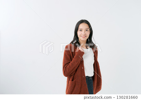 Woman wearing a knitted cardigan 130281660