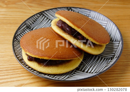 Mikasa-yaki Japanese sweets 130282078