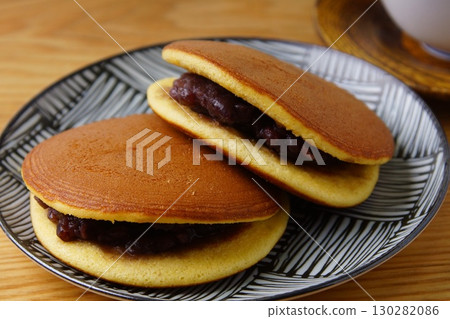 Mikasa-yaki Japanese sweets 130282086