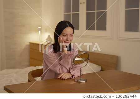 女士夜間面部護理 130282444